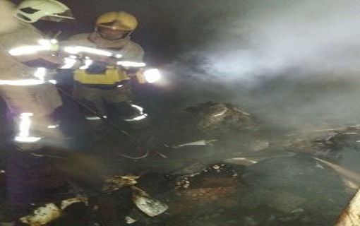 آتش سوزی گسترده در کارگاه رنگرزی مبلمان/ حادثه خسارت مالی سنگینی بر جای گذاشت