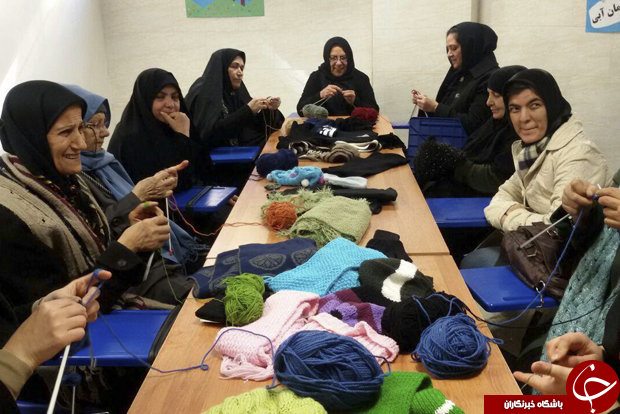 برای کودکان کار شال&zwnj;وکلاه می&zwnj;بافیم