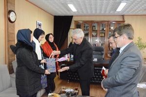 از ورود هنرستان ها به بخش توليد حمایت می کنیم