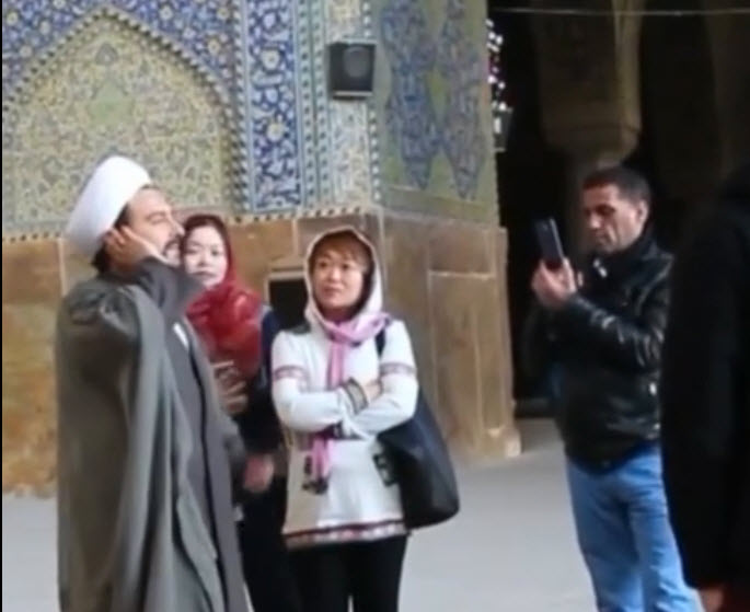 اذان گفتن به زبان چینی توسط روحانی چینی تبار +فیلم