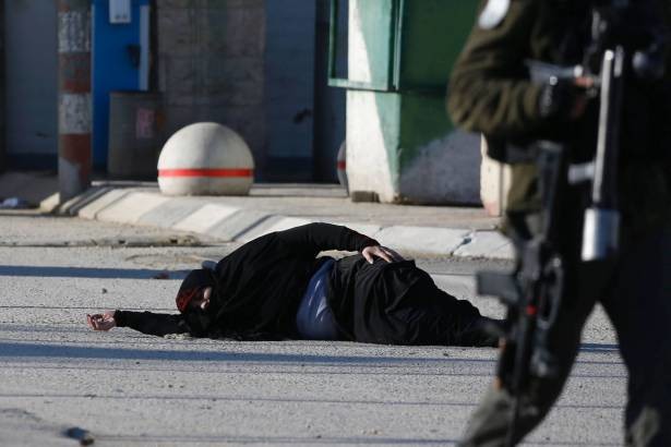 صهیونیست ها دختر فلسطینی را هدف قرار دادند+تصویر