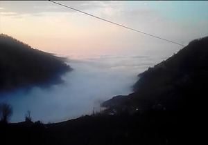 روستای &laquo;دوزین&raquo; در مه، زیبایی دوچندانی دارد + فیلم