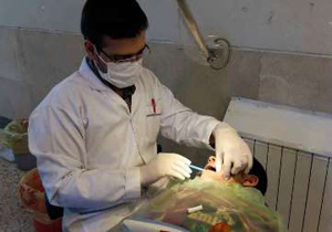 معاینه رایگان گروهی از دانش آموزان شهر جندق
