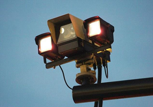 رازهای دور زدن دوربین‌های پلیس واقعیت دارد؟! + فیلم