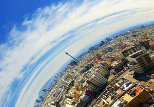 پرچم گنبد حرم حضرت عبدالعظیم(ع) بر فراز برج میلاد به اهتزاز درآمد