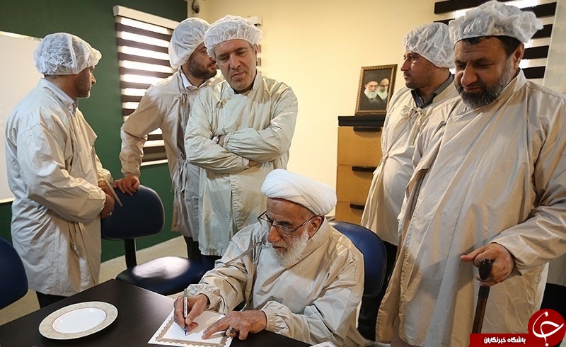 آیت الله جنتی با پوششی متفاوت+عکس