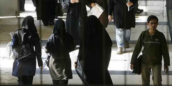 هنوز درگیر بحث تفکیک جنسیتی دانشگاه&zwnj;ها هستیم/ هر ساعت 19 طلاق در کشور ثبت می&zwnj;شود