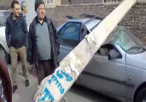 برخورد کامیون با تیر چراغ برق حادثه آفرید + فیلم