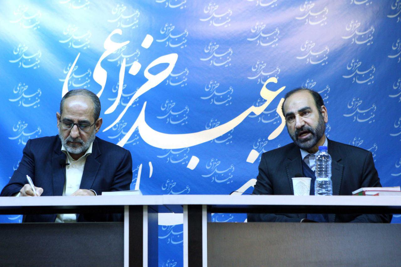 اثر شهید مطهری به کمک آثار پیشین عاشورایی آمده است