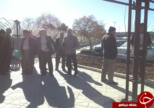 اعتراض کارگران بازنشسته شرکت پوشینه بافت مقابل استانداری قزوین