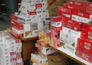 جمع‌آوری استندهای دخانیات از مغازه‌های شهر رامهرمز