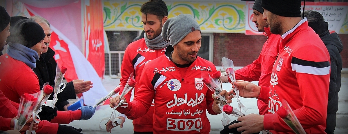 شاخه گل،هدیه تراکتوری ها به عالیشاه و نوراللهی
