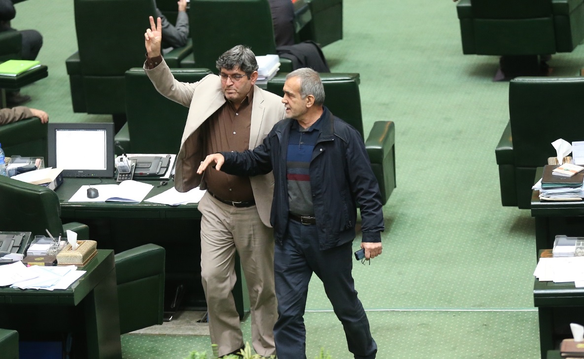 از خشم و هیاهوی&laquo;جلودارزاده&raquo; تا التماس برای خروج &laquo;پزشکیان&raquo; از صحن/پزشکان مجلس پشت اتاق ccu! مطهری: دکتر بازی نکنید!/ تواشی کواکبیان و دلخوش