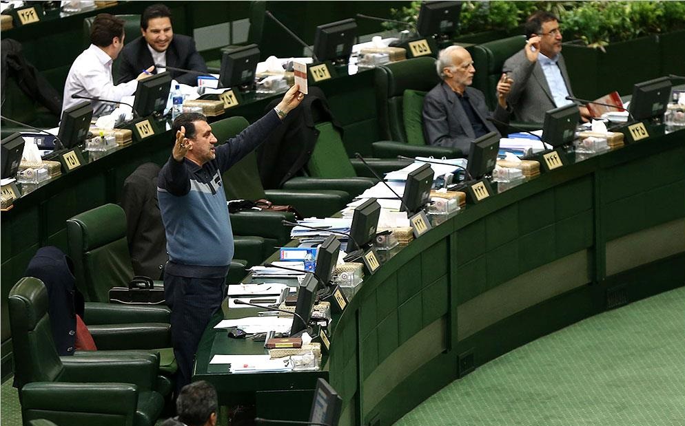 از خشم و هیاهوی&laquo;جلودارزاده&raquo; تا التماس برای خروج &laquo;پزشکیان&raquo; از صحن/پزشکان مجلس پشت اتاق ccu! مطهری: دکتر بازی نکنید!/ تواشی کواکبیان و دلخوش