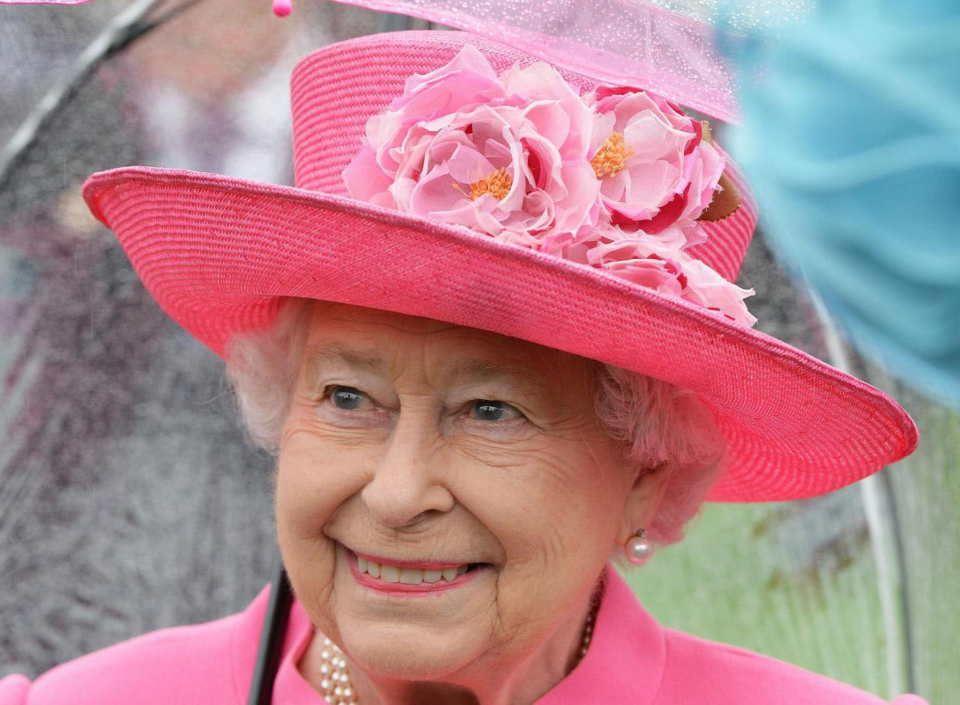 ملکه انگلیس وظایف سلطنتی خود را از سر گرفت