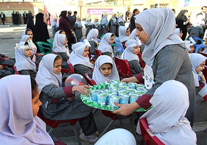 آغاز طرح توزیع شیر رایگان در مدارس مناطق محروم
