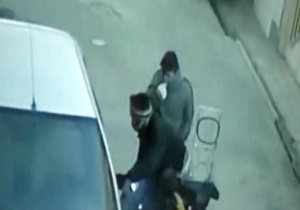 سرقت وسایل خودرو به راحتی آب خوردن! + فیلم