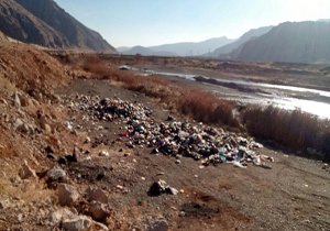 دپوی فضولات مرغداری در حاشیه روستای کلوچه + فیلم