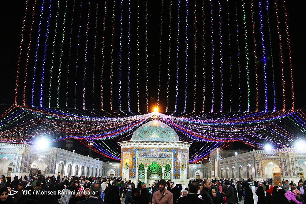آذین بندی پایتخت معنوی ایران در شام ولادت امام حسن عسکری (ع)+تصاویر