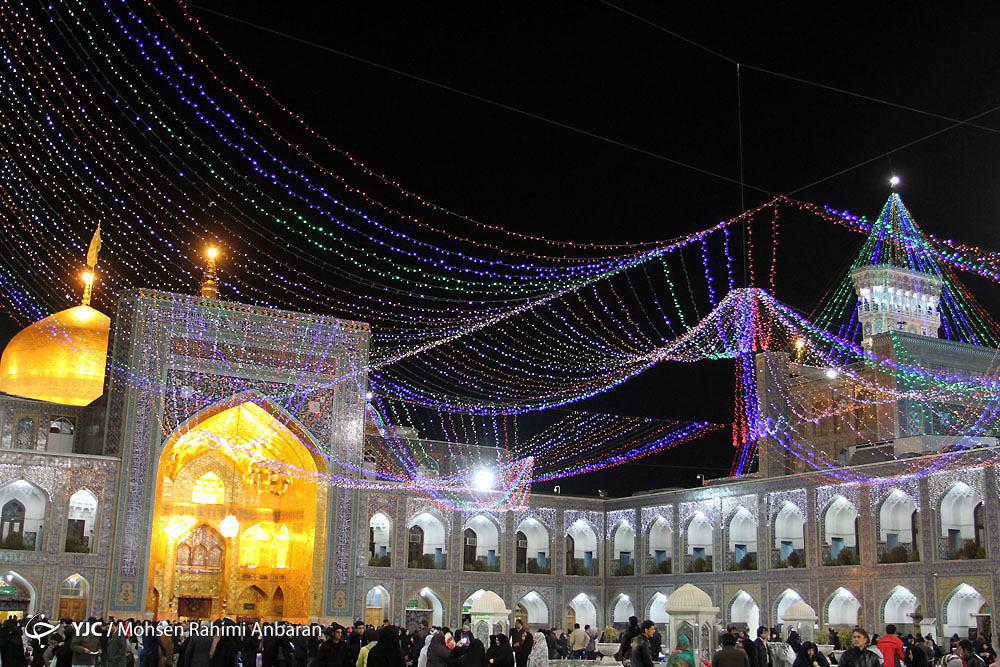 آذین بندی پایتخت معنوی ایران در شام ولادت امام حسن عسکری (ع)+تصاویر