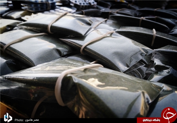 فروش آزادانه &laquo;ناس&raquo; در بازار زاهدان+عکس