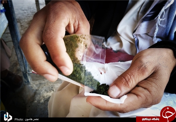 فروش آزادانه &laquo;ناس&raquo; در بازار زاهدان+عکس