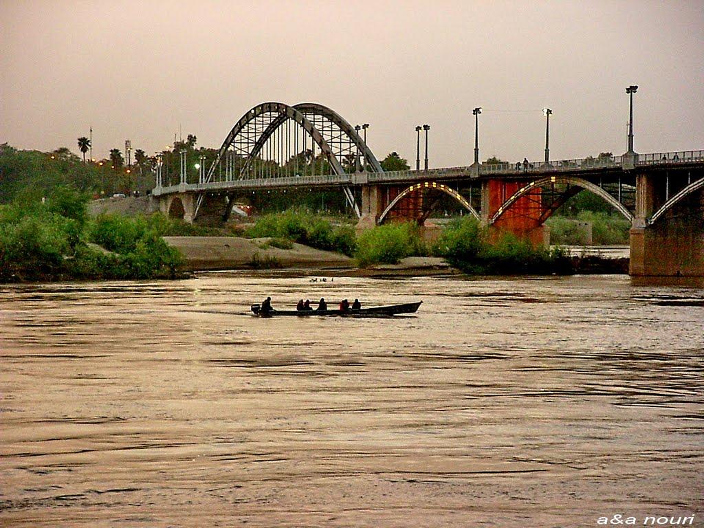 برگزاری هشتادمین سالگرد پل سفید در کنار رودخانه کارون