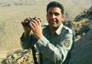 از