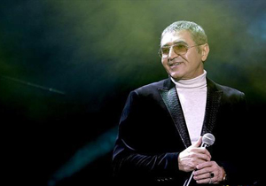 فریدون آسرایی: براثر بی‌پولی، خواننده حرفه‌ای شدم