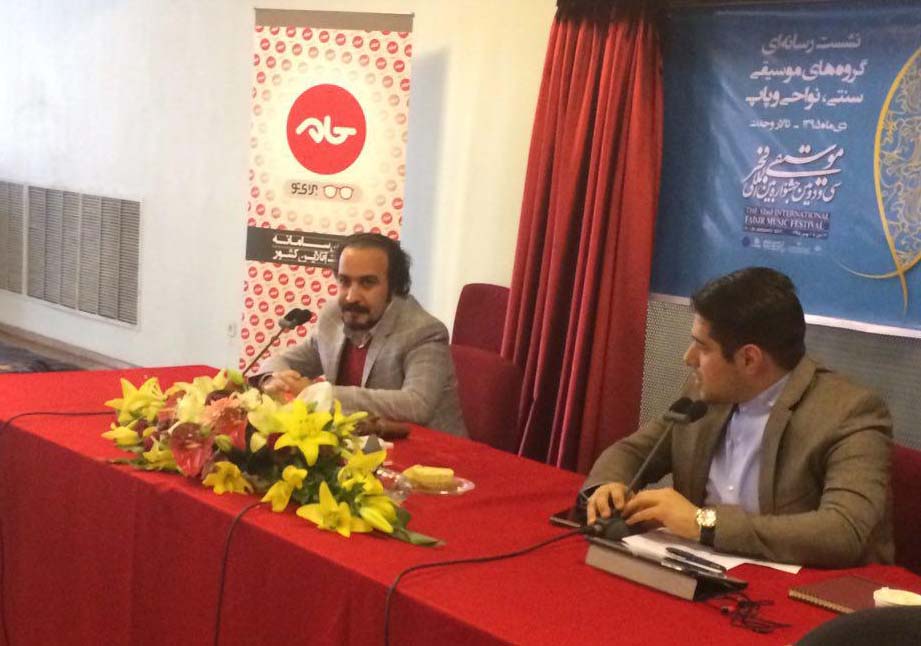 تنبور نوازی اصیل را اجرا می&zwnj;کنیم