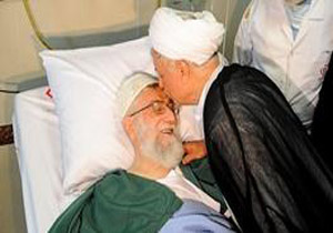 بوسه هاشمی رفسنجانی بر پیشانی رهبری+عکس