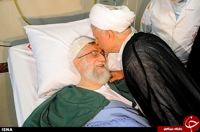 بوسه هاشمی رفسنجانی بر پیشانی رهبری+عکس