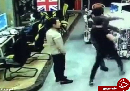 لحظه وحشتناک چاقوکشی دو نوجوان در کافی&zwnj;نت +تصاویر