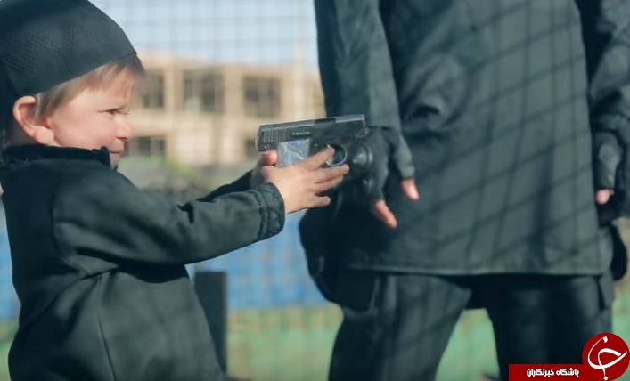 کودک 3 ساله&zwnj;ی داعشی یک سوری را اعدام کرد + تصاویر