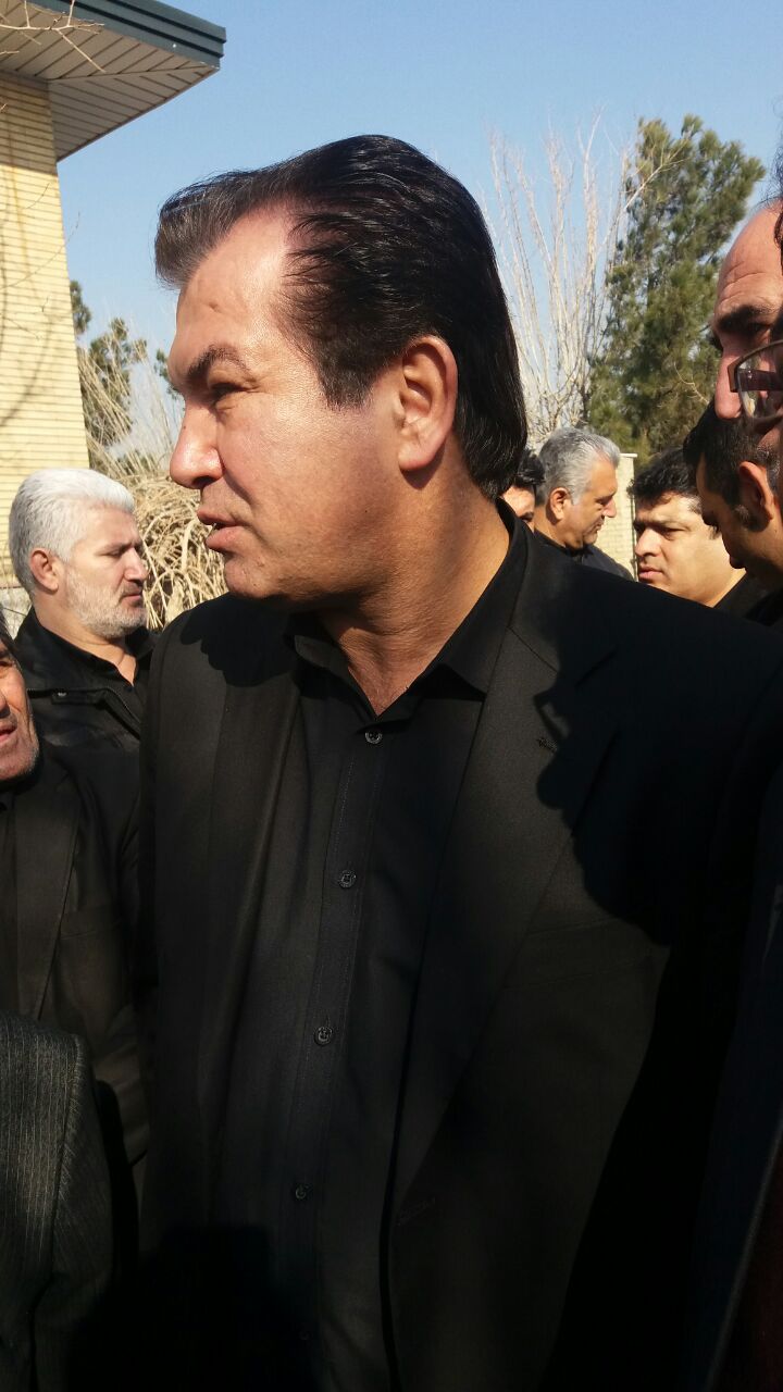 حضور علی پروین در مراسم خاکسپاری سیدعلیخانی