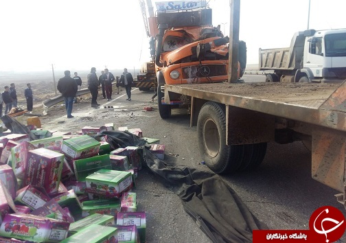 واژگونی کامیون با بار لواشک