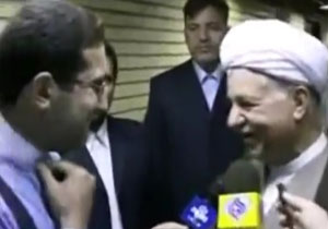 مزاح آیت‌الله هاشمی با یک خبرنگار + فیلم