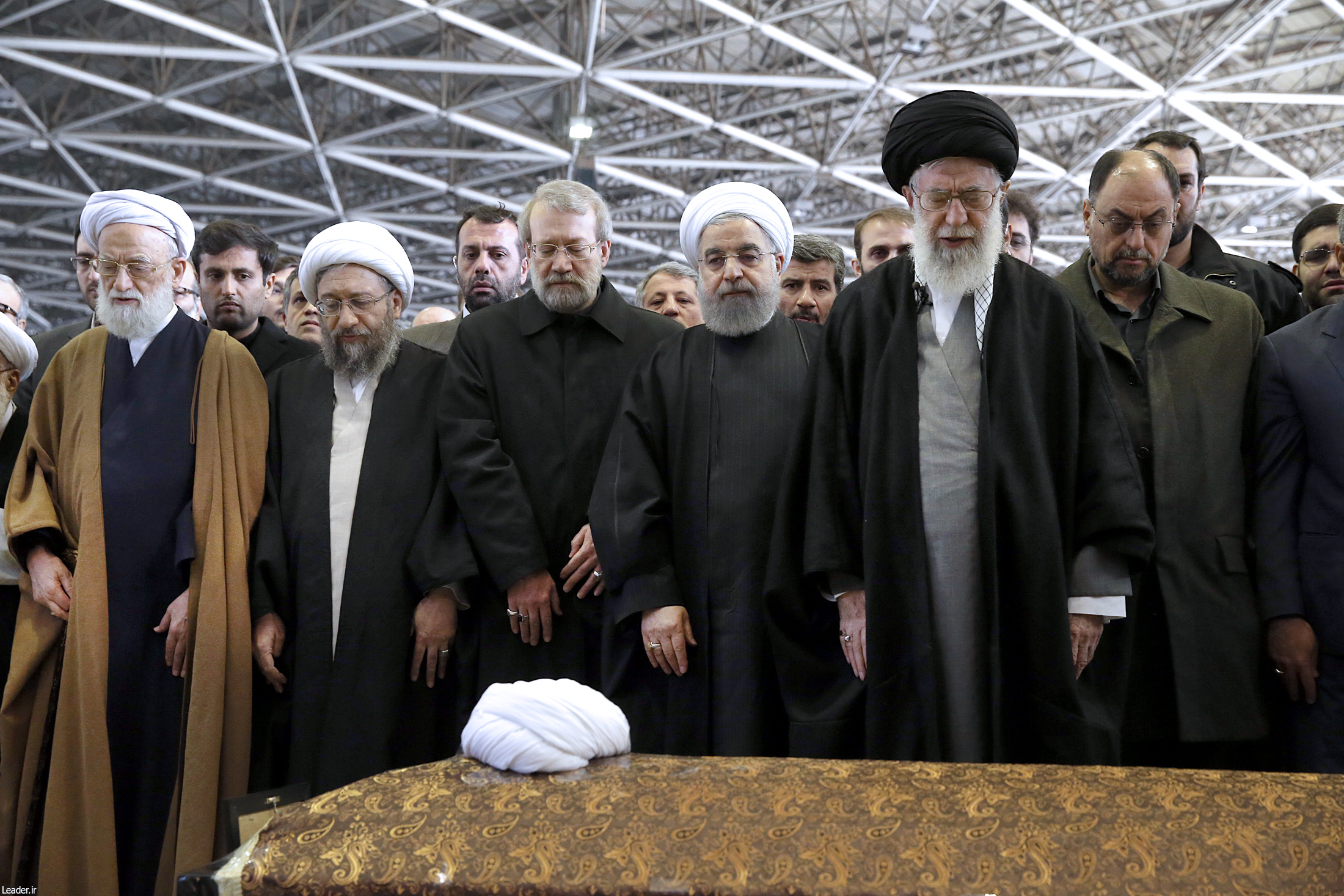 حضور روحانی در مراسم تشییع و وداع با پیکر آیت الله هاشمی رفسنجانی