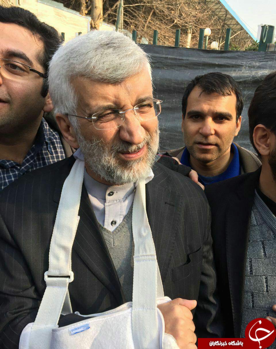 جلیلی با دست شکسته در مراسم تشییع هاشمی + عکس