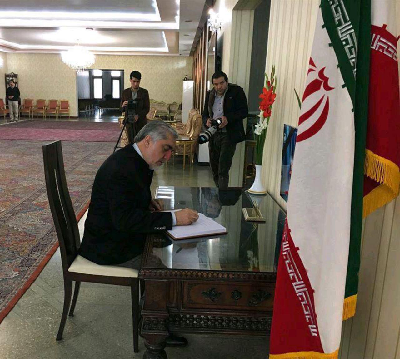 عبدالله  دفتر یادبود ارتحال آیت الله رفسنجانی را امضا کرد