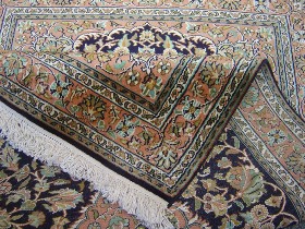اهدای 9 تخته فرش به ایتام و فرزندان محسنین توسط خیر زنجانی