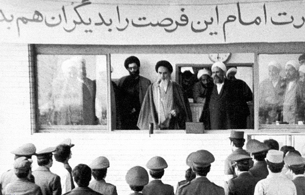 زندگی&zwnj;نامه مقام معظم رهبری به روایت تصویر