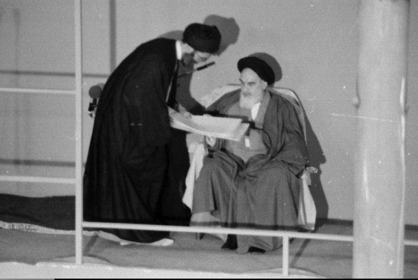 زندگی&zwnj;نامه مقام معظم رهبری به روایت تصویر