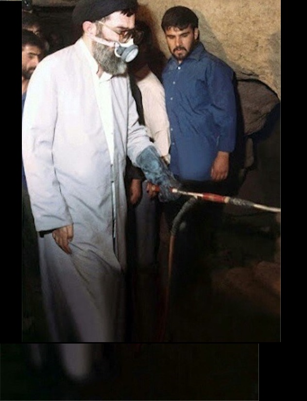 زندگی&zwnj;نامه مقام معظم رهبری به روایت تصویر