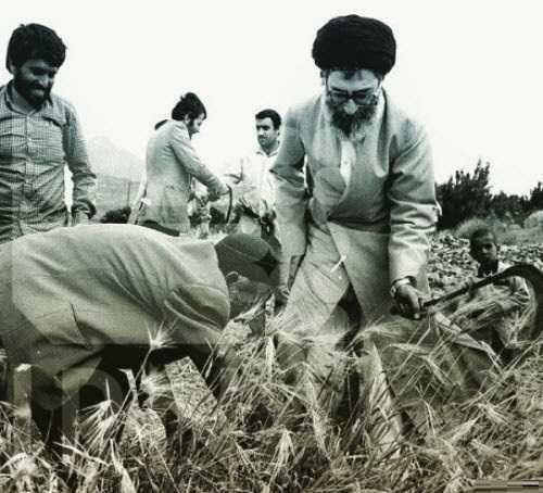 زندگی&zwnj;نامه مقام معظم رهبری به روایت تصویر