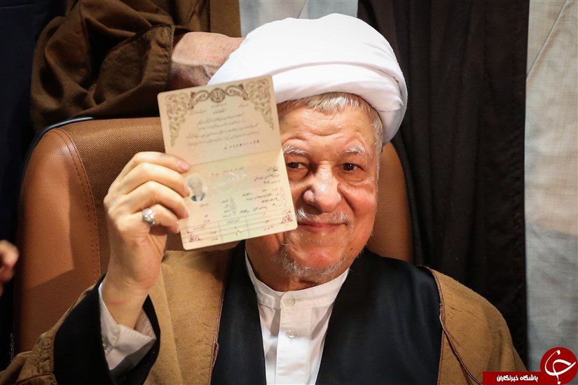 آیت الله هاشمی یکی از ستون های انقلاب اسلامی بود