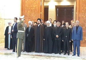 ادای احترام رئیس جمهوری به آیت‌الله هاشمی رفسنجانی + فیلم