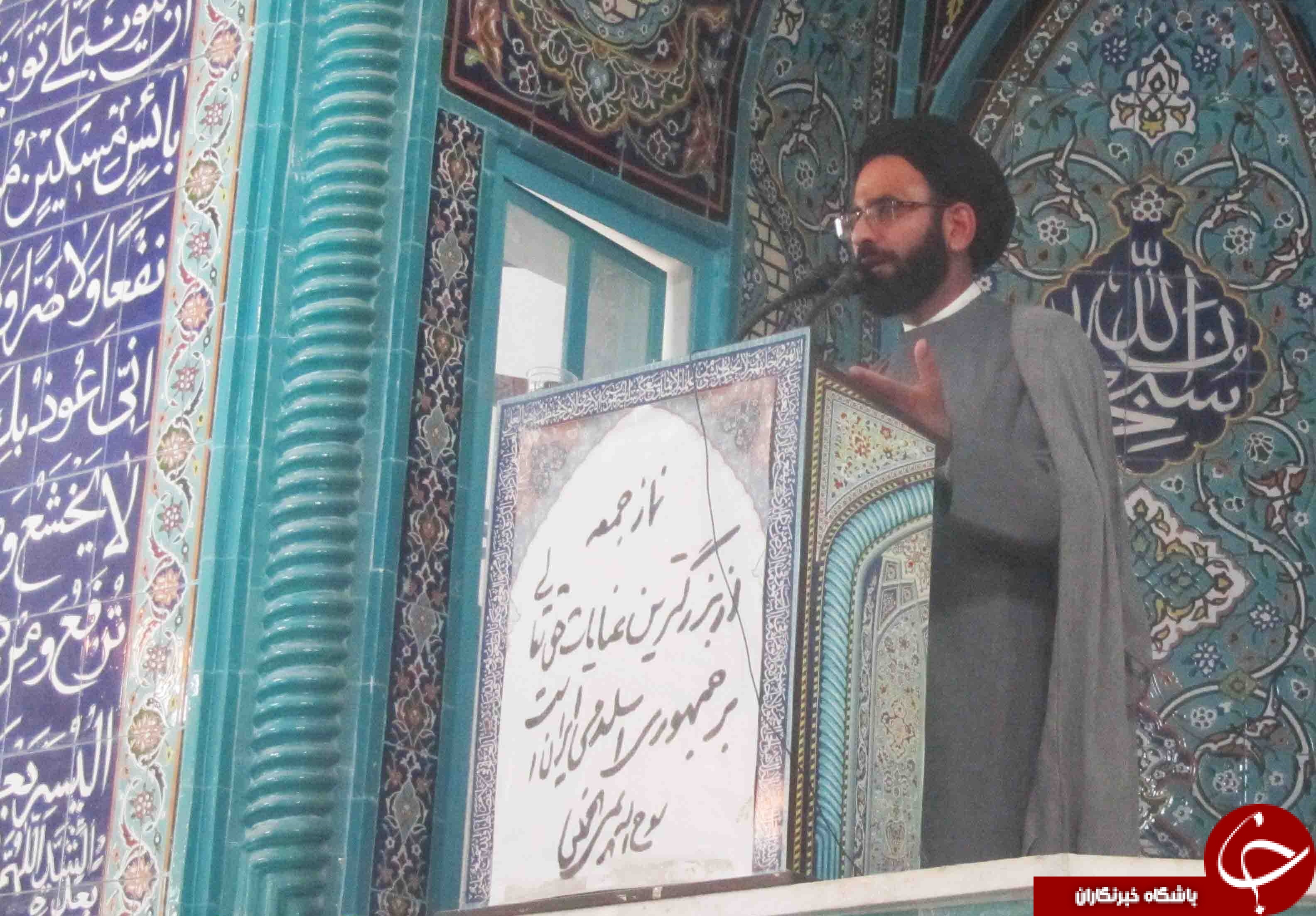 حفظ وحدت و انسجام در انقلاب اسلامی لازم است