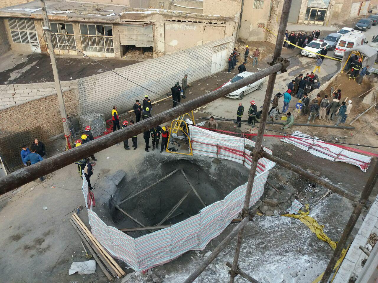 نشست زمین در تبریز/  ۳ کارگر مانده در زیر آوار جان خود را از دست دادند