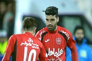 پرسپولیس با یک بازیکن کمتر صدر را پس گرفت+ فیلم